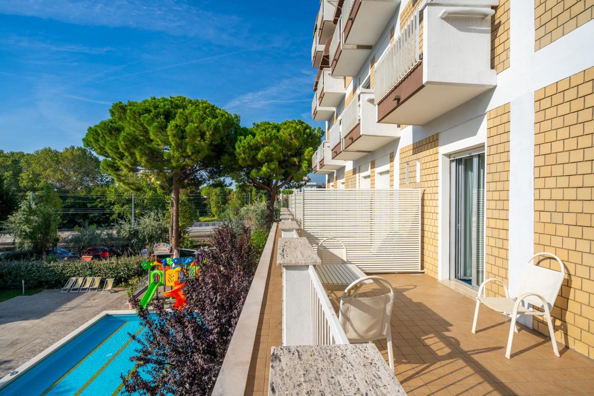 Lotus Hotel All Inclusive & Spiaggia Rimini Eksteriør billede