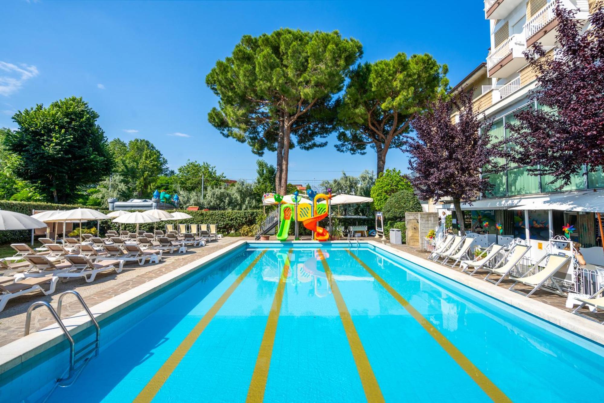 Lotus Hotel All Inclusive & Spiaggia Rimini Eksteriør billede